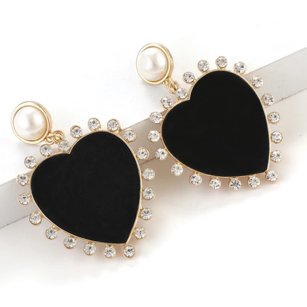 Black heart earrings